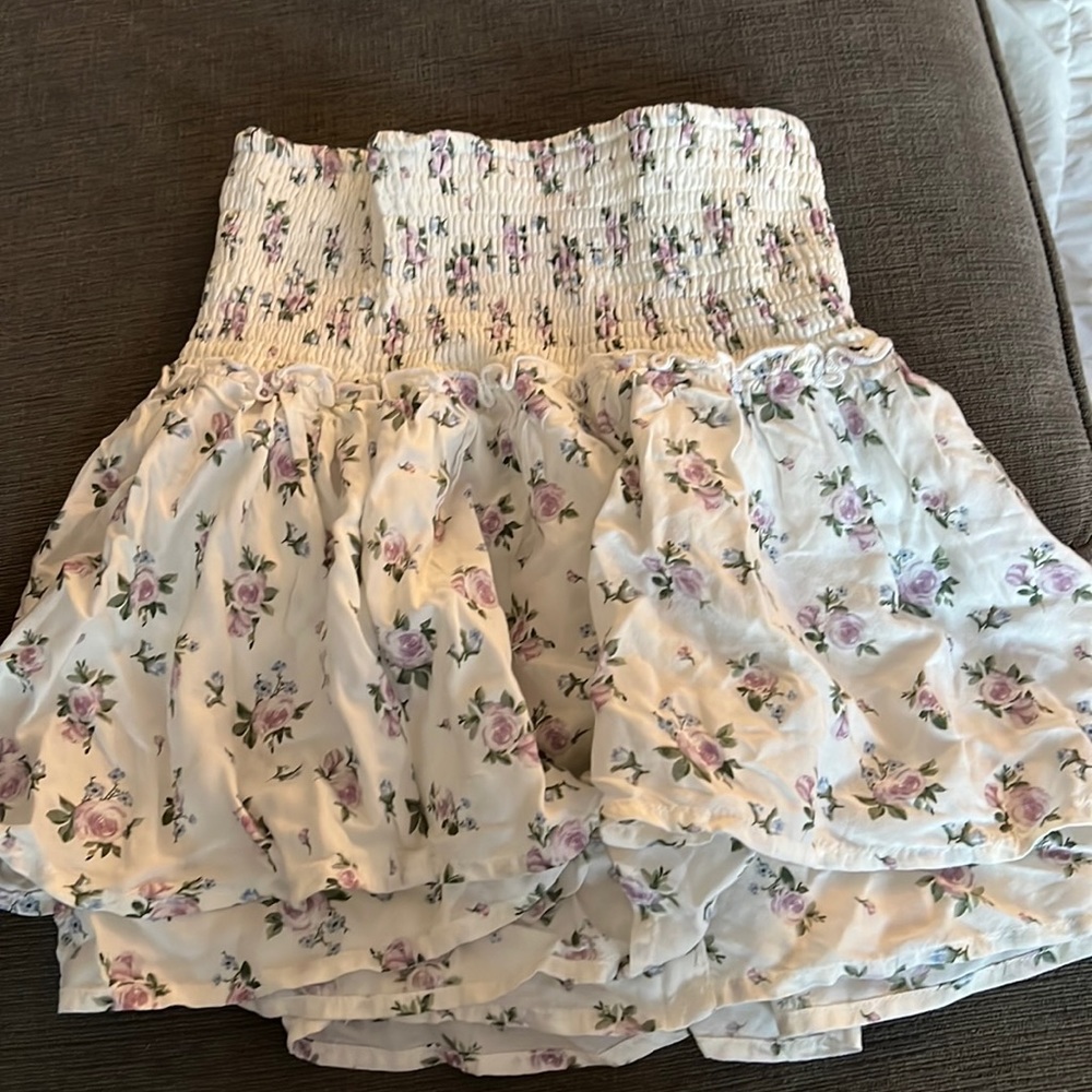 Hollister adorable xs skirt with floral pattern